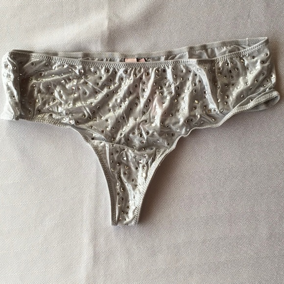 NWT Victoria’s Secret Bra (36D) and Panty (S) - Picture 2 of 7